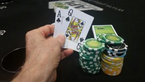 Cara Bermain AQ di Texas Holdem Poker
